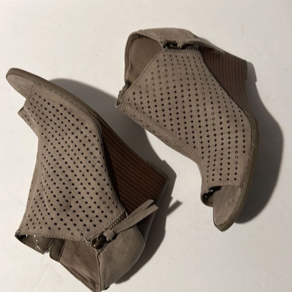 3/$25 Ann Klein perforated wedges